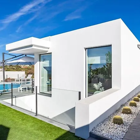 Villa Luxurious Cabopino - Your Ultimate Getaway Marbella