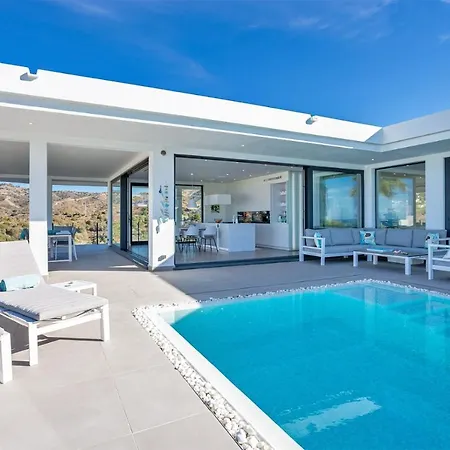 Luxurious Cabopino - Your Ultimate Getaway Marbella